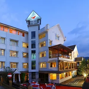 Red Sparrow Resort